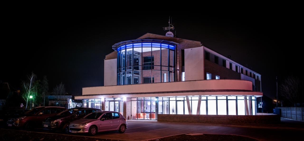 Hotel Kosma Kozmin Экстерьер фото