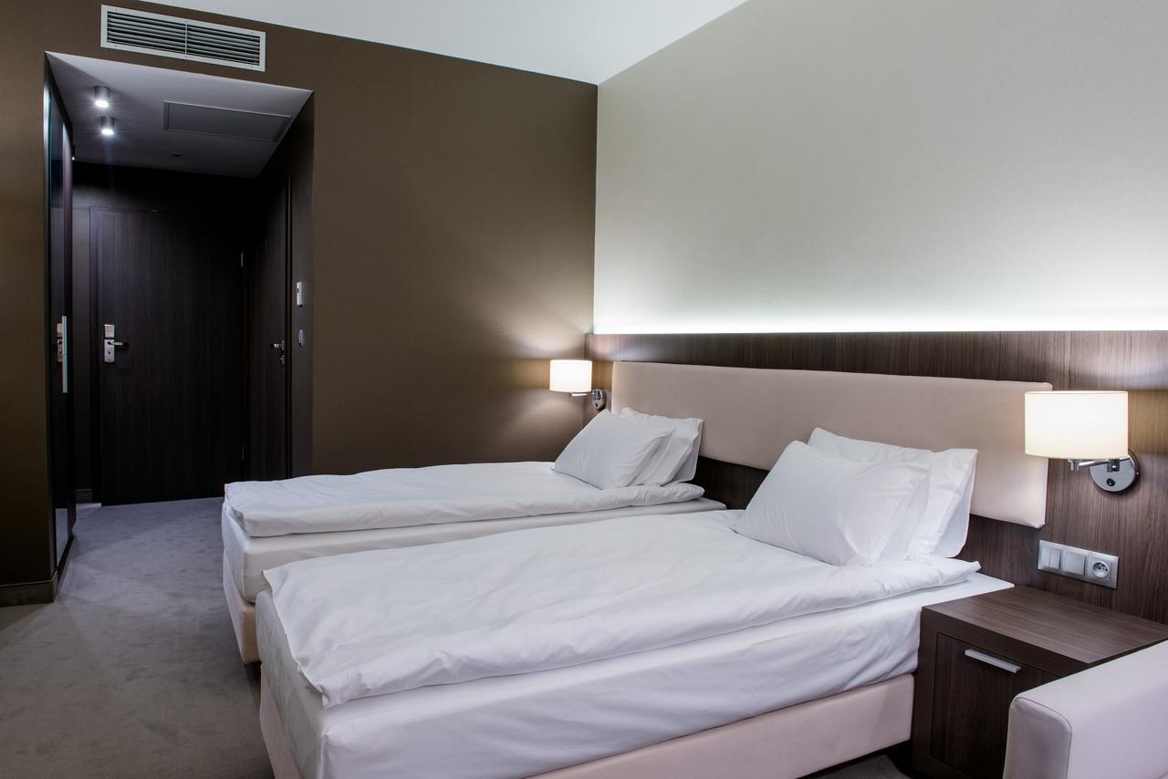 Hotel Kosma Kozmin Экстерьер фото