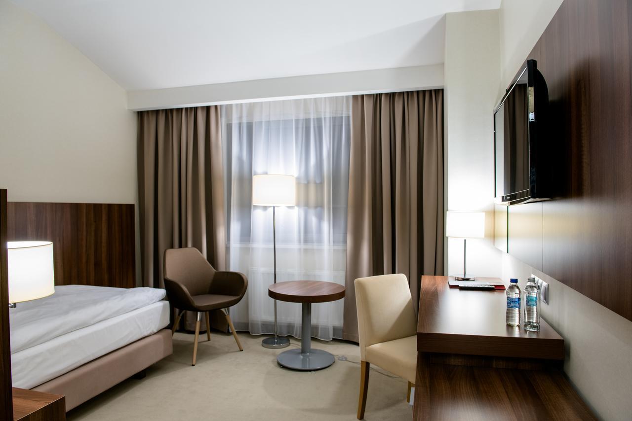 Hotel Kosma Kozmin Экстерьер фото