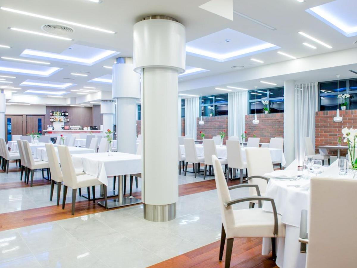 Hotel Kosma Kozmin Экстерьер фото