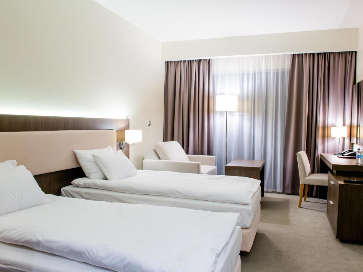 Hotel Kosma Kozmin Экстерьер фото