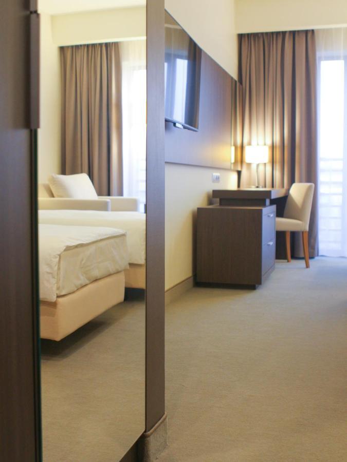 Hotel Kosma Kozmin Экстерьер фото