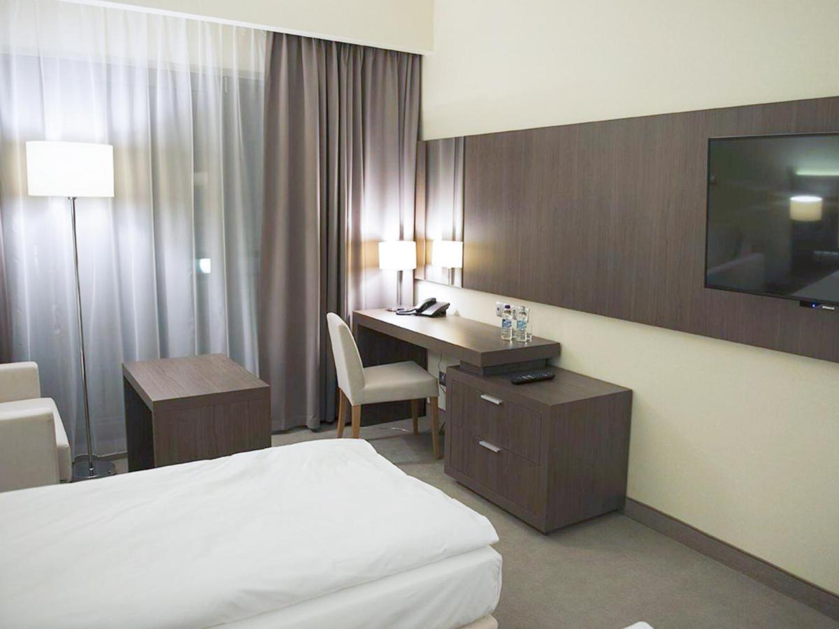 Hotel Kosma Kozmin Экстерьер фото