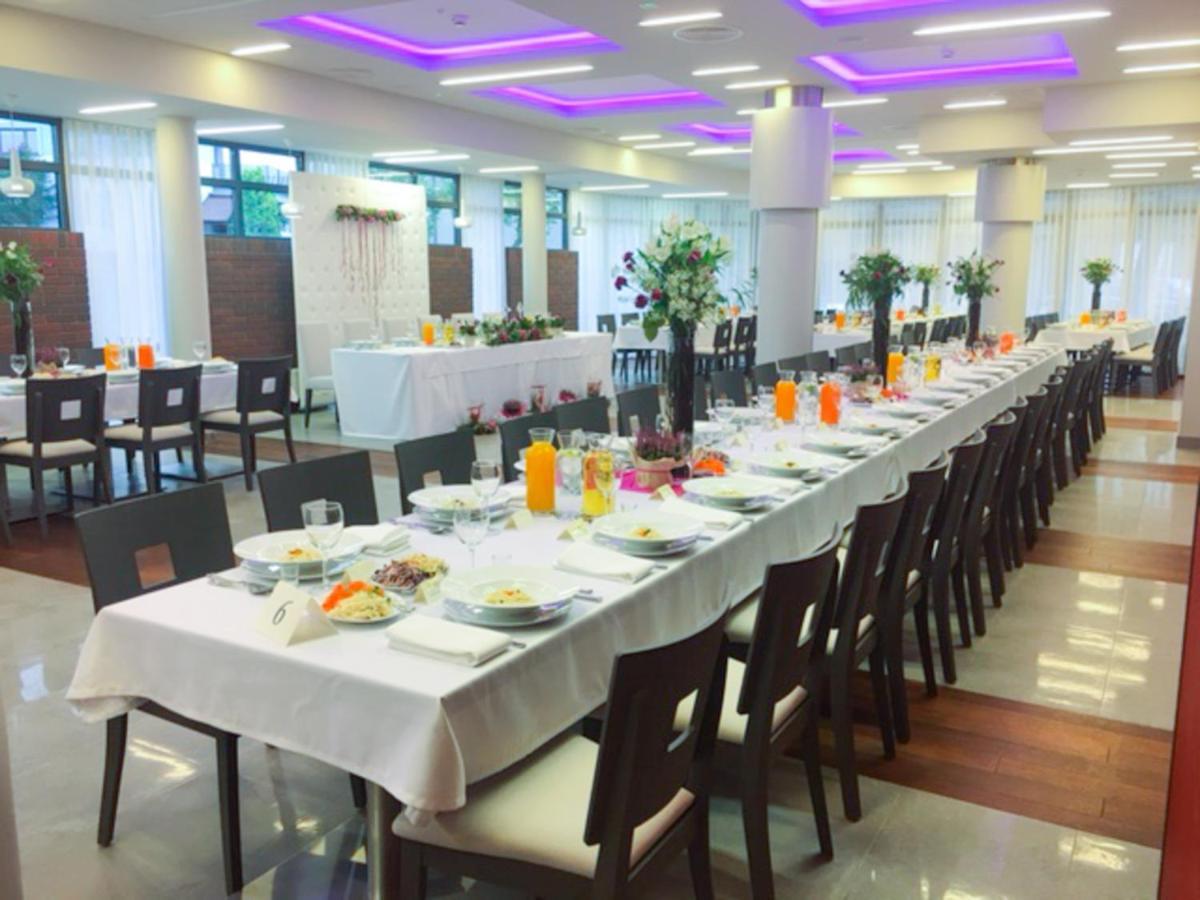 Hotel Kosma Kozmin Экстерьер фото