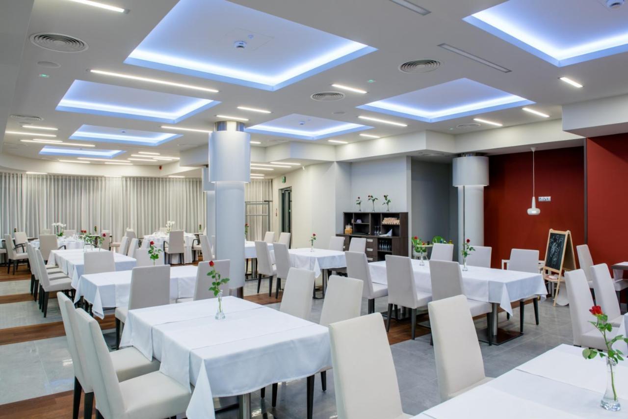 Hotel Kosma Kozmin Экстерьер фото